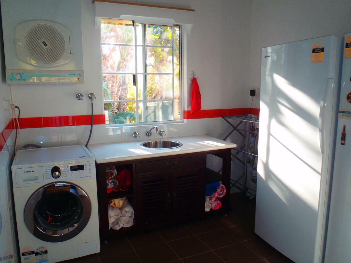 Island Time Guest Room Flying Fish Cove Esterno foto